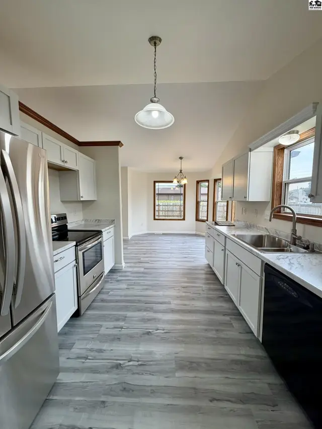 Photo of 2402 N King St, Hutchinson, KS