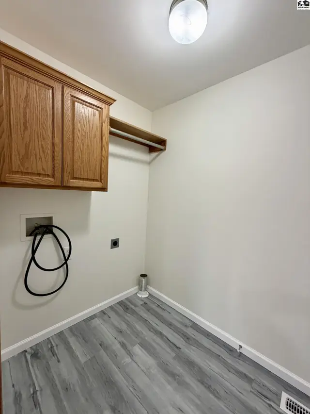 Photo of 2402 N King St, Hutchinson, KS
