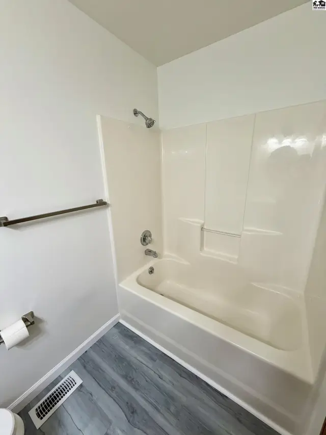Photo of 2402 N King St, Hutchinson, KS
