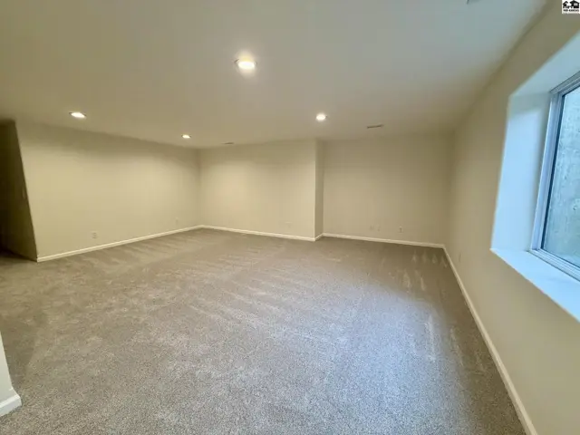 Photo of 2402 N King St, Hutchinson, KS
