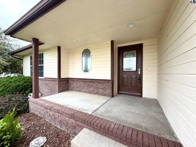 Photo of 2402 N King St, Hutchinson, KS