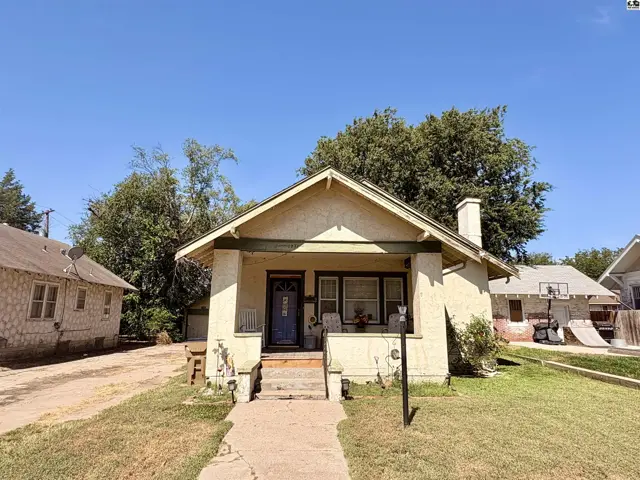 Photo of 1715 N Maple St, Hutchinson, KS