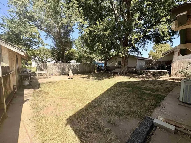 Photo of 1715 N Maple St, Hutchinson, KS