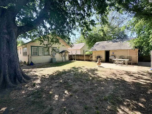 Photo of 1715 N Maple St, Hutchinson, KS