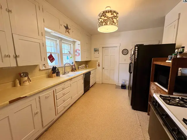 Photo of 1715 N Maple St, Hutchinson, KS