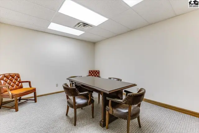 Photo of 911 N Halstead St, Hutchinson, KS