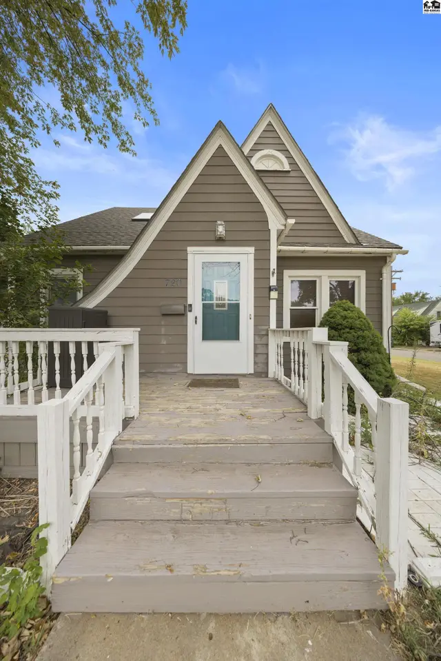 Photo of 720 S Grand Ave, Lyons, KS