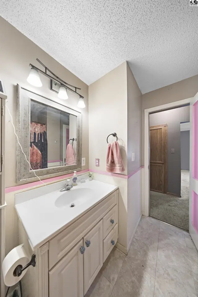Photo of 720 S Grand Ave, Lyons, KS