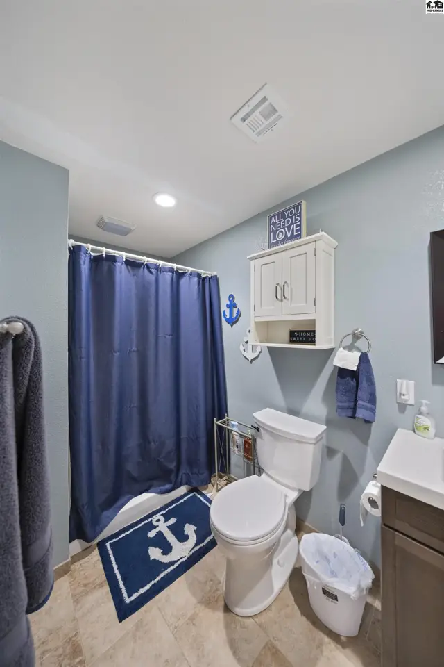 Photo of 1706 E 26th Ave, Hutchinson, KS