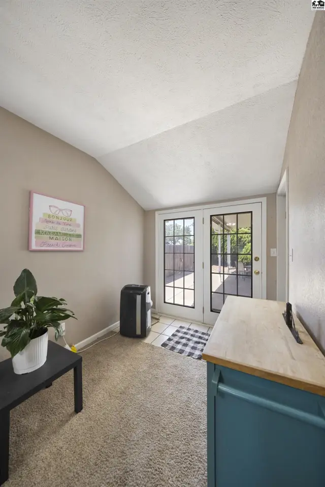 Photo of 1706 E 26th Ave, Hutchinson, KS