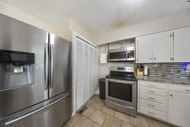 Photo of 1706 E 26th Ave, Hutchinson, KS