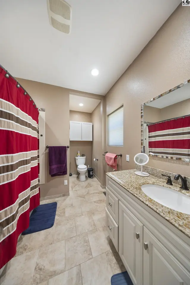 Photo of 1706 E 26th Ave, Hutchinson, KS
