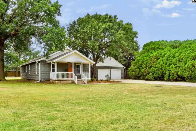 Photo of 1617 E 26th Ave, Hutchinson, KS