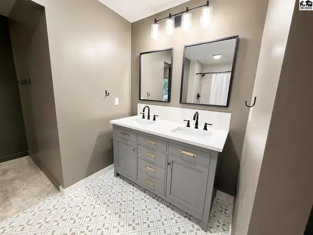 Photo of 1617 E 26th Ave, Hutchinson, KS