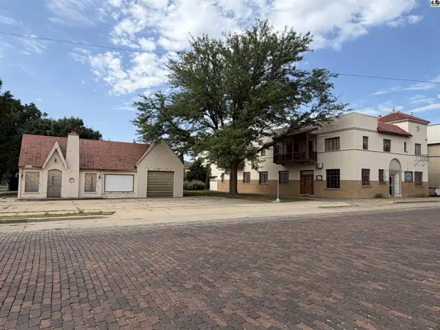 Photo of 115 E 4th St, Pratt, KS