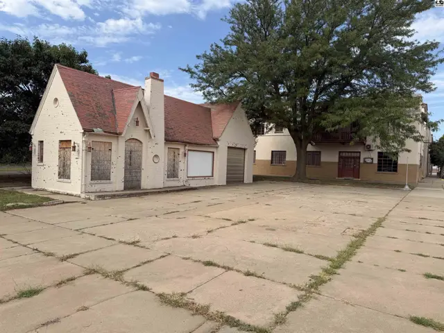 Photo of 115 E 4th St, Pratt, KS