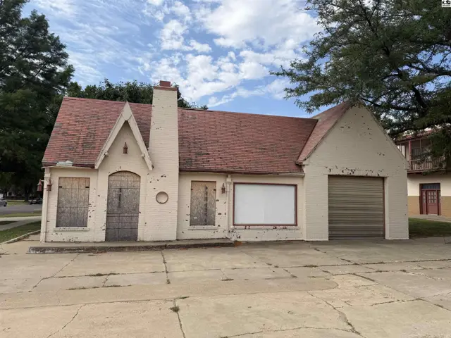 Photo of 115 E 4th St, Pratt, KS