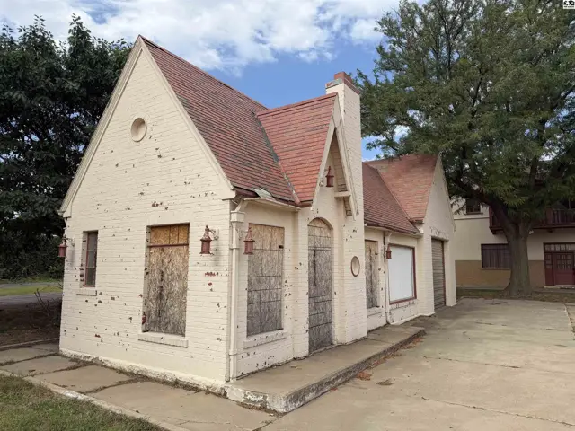 Photo of 115 E 4th St, Pratt, KS