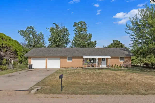 Photo of 2610 St Elmo Dr, Hutchinson, KS