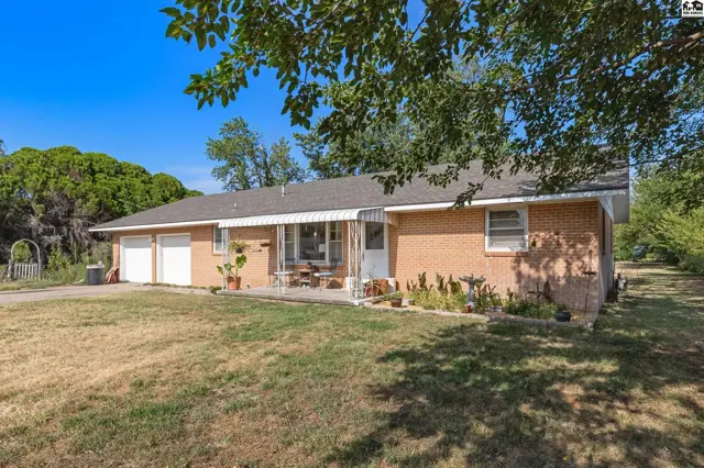 Photo of 2610 St Elmo Dr, Hutchinson, KS