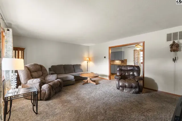 Photo of 2610 St Elmo Dr, Hutchinson, KS