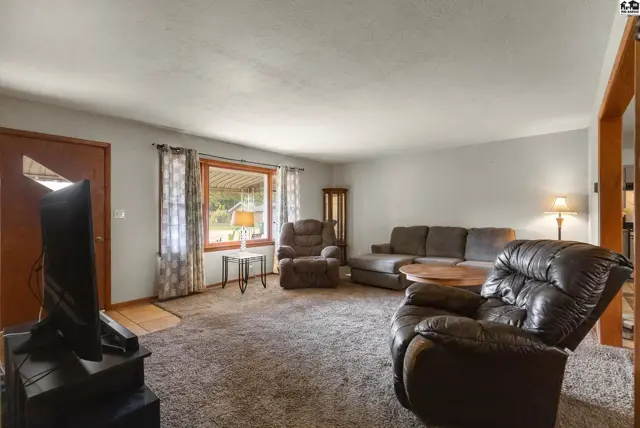 Photo of 2610 St Elmo Dr, Hutchinson, KS