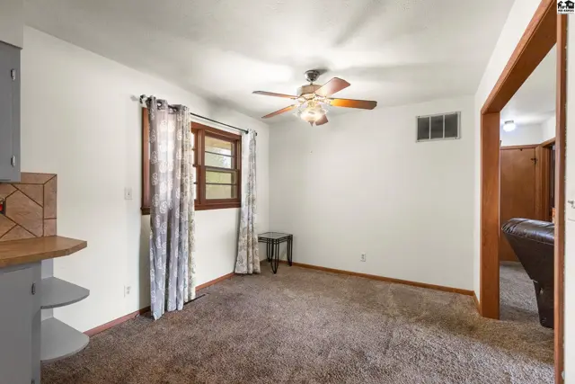Photo of 2610 St Elmo Dr, Hutchinson, KS