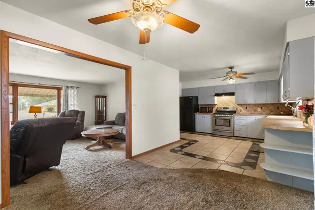 Photo of 2610 St Elmo Dr, Hutchinson, KS
