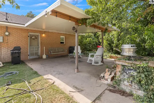 Photo of 2610 St Elmo Dr, Hutchinson, KS