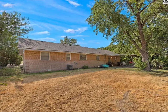 Photo of 2610 St Elmo Dr, Hutchinson, KS