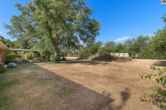 Photo of 2610 St Elmo Dr, Hutchinson, KS
