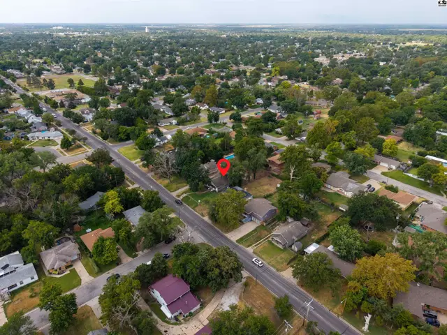 Photo of 2321 N Monroe St, Hutchinson, KS