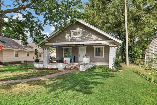 Photo of 2321 N Monroe St, Hutchinson, KS