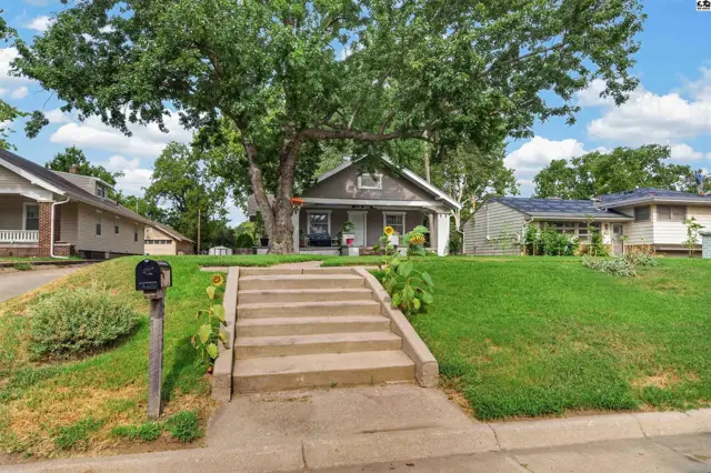Photo of 2321 N Monroe St, Hutchinson, KS