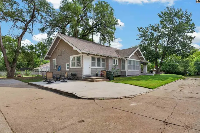 Photo of 2321 N Monroe St, Hutchinson, KS