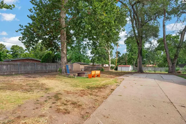 Photo of 2321 N Monroe St, Hutchinson, KS
