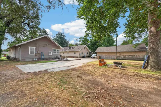 Photo of 2321 N Monroe St, Hutchinson, KS