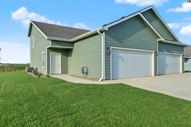 Photo of 1302 Steve Hawley Ln, Salina, KS