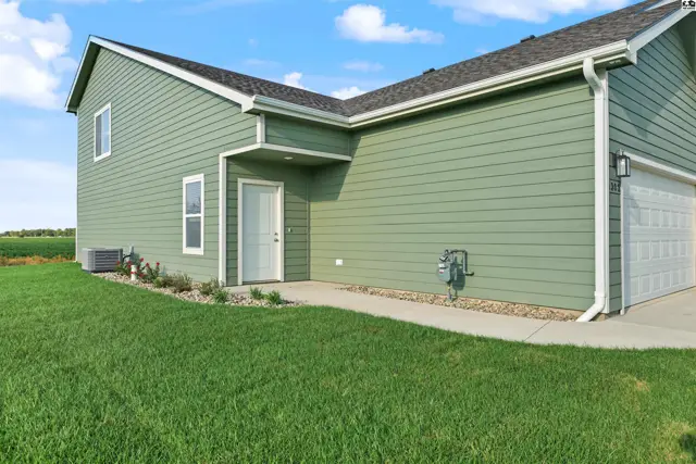 Photo of 1302 Steve Hawley Ln, Salina, KS