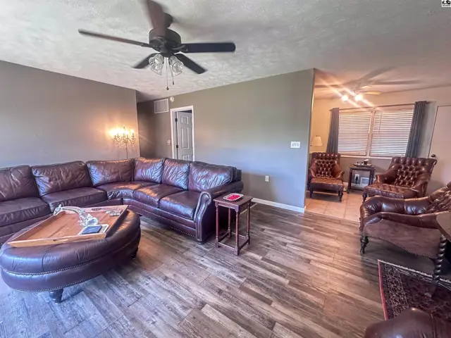 Photo of 585 Belmont Rd, Pratt, KS