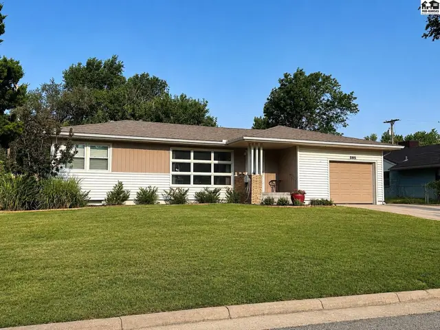 Photo of 585 Belmont Rd, Pratt, KS