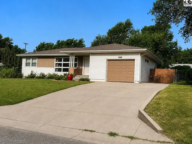 Photo of 585 Belmont Rd, Pratt, KS
