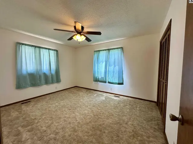Photo of 4504 Foothill Dr, Hutchinson, KS