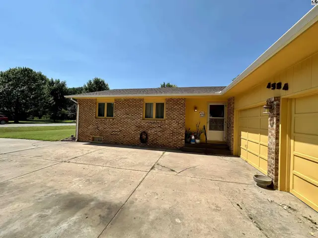 Photo of 4504 Foothill Dr, Hutchinson, KS