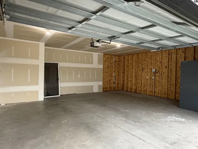 Photo of 1315 Robin Dr, McPherson, KS