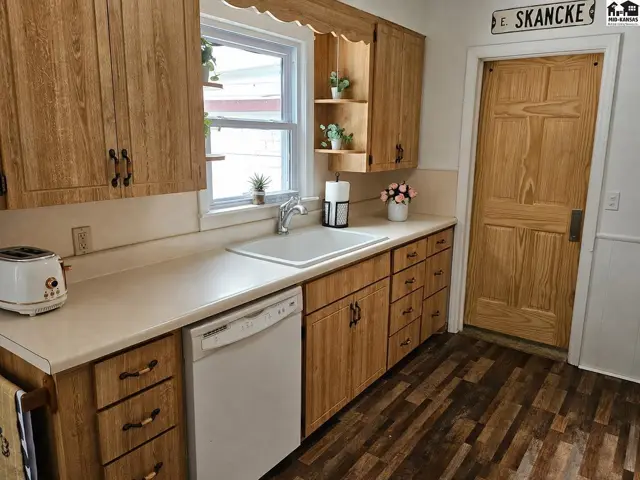 Photo of 452 N Maxwell St, McPherson, KS
