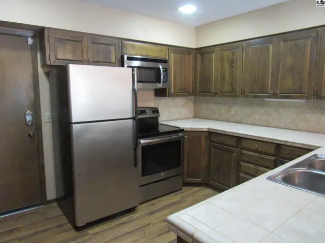 Photo of 3105 N Nutmeg Ln, Hutchinson, KS