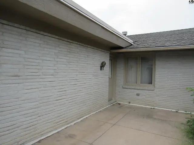Photo of 3105 N Nutmeg Ln, Hutchinson, KS
