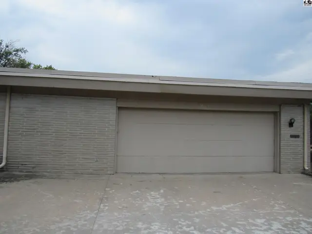 Photo of 3105 N Nutmeg Ln, Hutchinson, KS