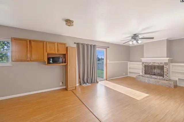 Photo of 43 Meadowlark Ln, Hutchinson, KS
